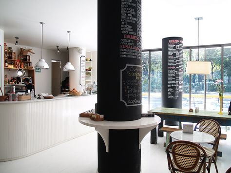 Original ! Se servir des poteaux porteurs en mange-debout ou dessertes . Column Decor, Music Space, Interior Columns, Basement Inspiration, Pillar Design, Home Design Software, Retail Inspiration, Column Design, Restaurant Architecture