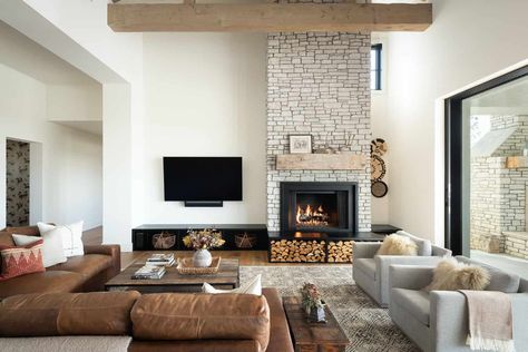 Mountain style home with a farmhouse twist in the hills of San Diego Modern English Farmhouse, Mountain Style Homes, Modern English Country, Post And Beam Home, Popular Living Room, Farmhouse Fireplace, Mountain Style, White Cabinetry, California Design