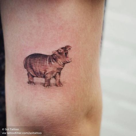 3cm Hippo Hippo Tattoo, Animals Tattoos, Common Tattoos, Cow Tattoo, Single Needle Tattoo, Back Of Shoulder Tattoo, Tattoo Font, Most Popular Tattoos, Cool Small Tattoos