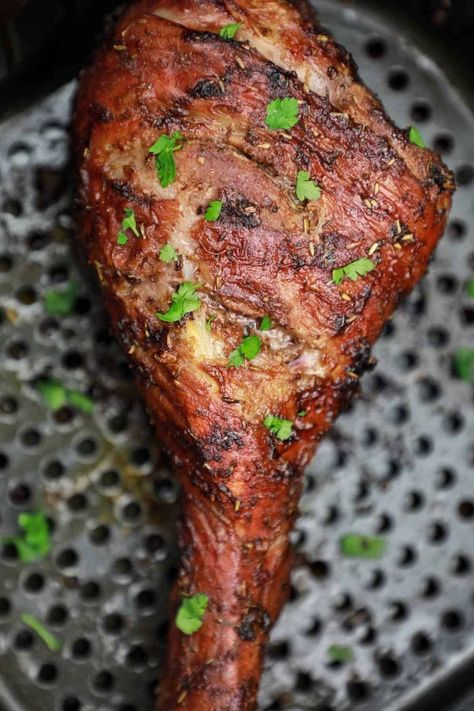 Air Fryer Turkey Legs Thanksgiving Fried Turkey, Drumstick Recipes Baked, Baked Turkey Legs, Turkey Drumstick Recipe, Turkey Legs Recipe, Turkey Thigh Recipes, Reheat Turkey, Roasted Turkey Legs, Marinated Turkey