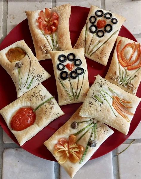 Focassia Recipe, Food Art For Kids, Cooking Bread, Bread Art, Lake Food Ideas Summer, Food Ideas Summer, Lake Food Ideas, Summer Lake, Lake Food