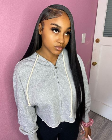 Sew In Straight Hair, Side Part Quick Weave, Sew In Weave Hairstyles, Straight Weave, Sleek Ponytail Hairstyles, Straight Weave Hairstyles, Sew In Hairstyles, Side Part Hairstyles, Feed In Braids Hairstyles