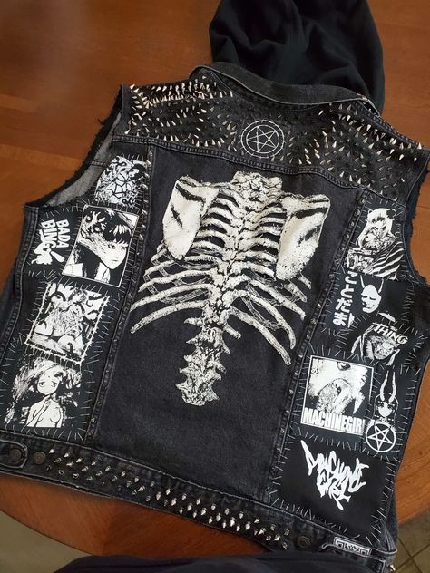 Back Patches For Jackets Punk, Punk Custom Jacket, Trad Goth Battle Jacket, Back Of Battle Jacket, Battle Jacket Back Panel, Horror Battle Jacket, Diy Spikes Clothes, Battle Jacket Embroidery, Patched Leather Jacket