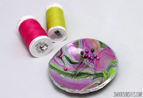 clever sewing hacks you absolutely need to know! ​They will make your ​sewing and ​life easier​. Some of the​m are so amazingly simple you just ​won't believe you haven't thought of yourself! Magnetic Pin Cushion, Easy Crafts For Teens, Sewing Room Organization, Free Your Mind, Clay Craft, Diy And Crafts Sewing, Diy Cushion, Pin Cushion, Jewelry Dish