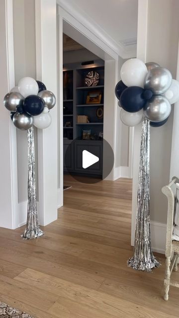 Graduation Balloon Decoration Ideas, How To Balloon Columns, Graduation Party Balloon Decorations, Balloon Pillars Diy, Balloon Tower Diy, Prom Decorations Diy, Balloon Columns Ideas, Grad Party Diy, Graduation Balloon Decorations