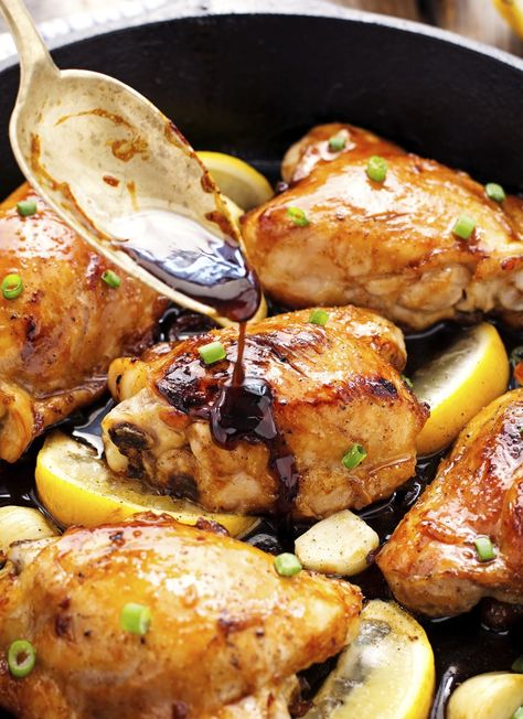 The Iron You: Honey Lemon Garlic Ginger Chicken, 371 calories Lemon Ginger Chicken, Garlic Ginger Chicken, Ginger Chicken Recipes, Roasted Chicken Thighs, Chicken Breast Recipe, Ginger Chicken, Lemon Ginger, Honey Chicken, Ginger And Honey