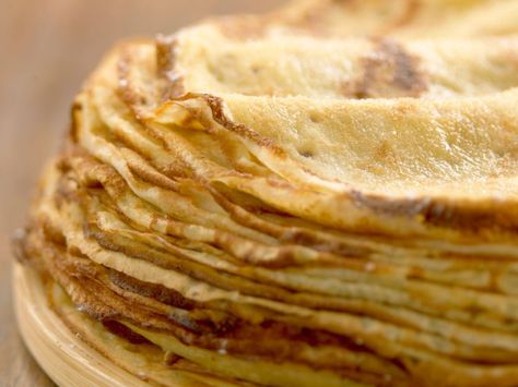 Pâte à crêpes facile Crepe Sale, French Crepe Recipe, Pancake Crepes, French Crepes, Brunch Time, Crepe Recipes, Ramadan Recipes, Easy Lunches, How To Make Bread