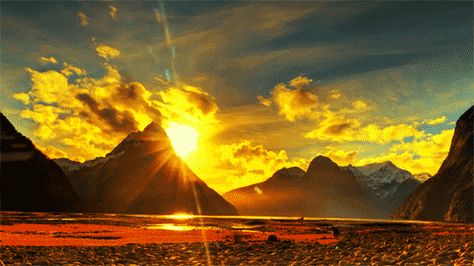 Sunset Gif, Light Movement, Sunset Light, Sun Rise, Sky Pictures, Mountain Sunset, Sun Set, Scenic Beauty, Beautiful Gif