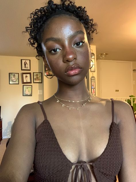 #naturalmake #browngirl 
#blackgirl #hairinspo brown shirt, Natural Makeup Looks Freckles, Fresh Face Black Women, Black With Freckles, Freckles On Black Women, Dark Skin Natural Makeup, Pretty People Naturally, Brown Skin Makeup Natural, Dark Skin Freckles, Natural Makeup Aesthetic