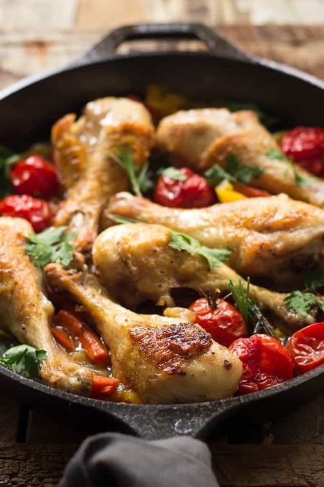 Chicken Contadina (Italian Chicken Skillet Recipe) - Lavender & Macarons Country Style Chicken, Stewed Chicken, Chicken Pumpkin, Chicken Skillet Recipes, Pumpkin Curry, Italian Recipes Easy, Italian Recipe, One Pot Chicken, Italian Chicken