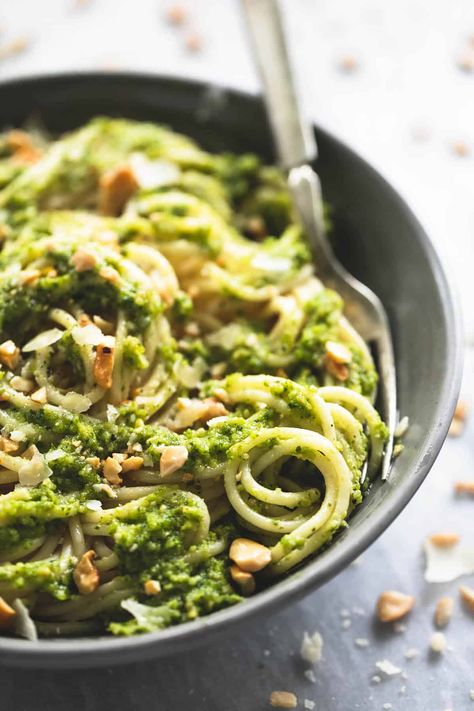 Creamy 5-minute cashew pesto pasta sauce tossed with your favorite noodles. Best Tzatziki Sauce Recipe, Cashew Pasta, Pesto Pasta Sauce, Cashew Pesto, Pesto Sauce For Pasta, Tzatziki Sauce Recipe, Pesto Pizza, Chicken Recipes Video, Vegan Recipes Videos