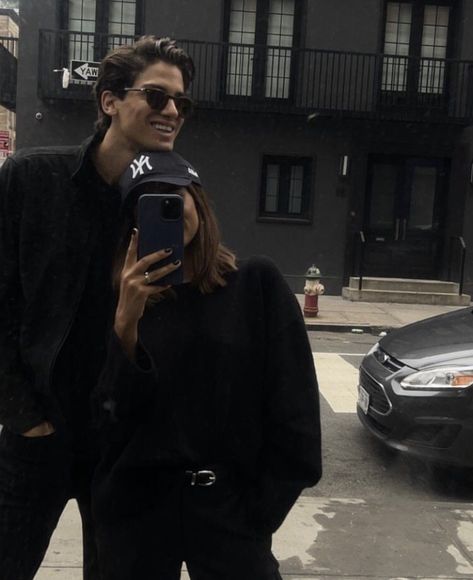 Emelie Lindmark Gerard Sabé fall winter aesthetic love cute couple photos ideas selfie love Gerard Knows Emitaz, Emitaz Boyfriend, New York With Boyfriend, Emitaz Outfits, 2025vision Board, Lawyer Couple, Feed Pictures, How To Be Famous, Cute Couple Photos