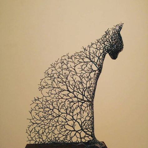 Hollow Animal Sculptures Constructed From a Network of Metal Branches by Kang Dong Hyun Sculptures Sur Fil, 3d Tiskárna, Drukarka 3d, Wire Art Sculpture, Antony Gormley, Metal Artwork Wall, Colossal Art, Sculpture Metal, Tree Sculpture