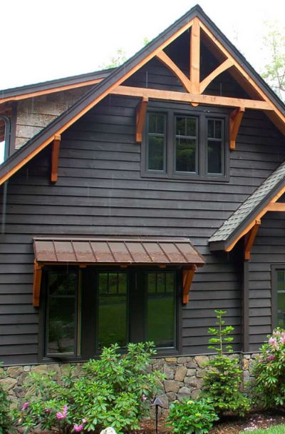 House Siding Ideas Exterior, Cedar Clapboard Siding, Cedar Siding Exterior, Wood Siding House, House Siding Ideas, Cottage Exterior Colors, Exterior Siding Options, Small Lake Houses, Small House Exteriors