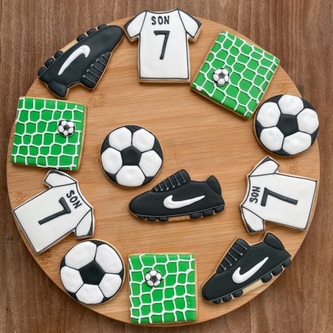 Royal Icing Soccer Cookies, Soccer Biscuits, Soccer Party Treats, Soccer Cookies Royal Icing, Soccer Themed Cookies, Soccer Macarons, Soccer Birthday Cookies, Soccer Cakesicles, Football Theme Birthday Cake