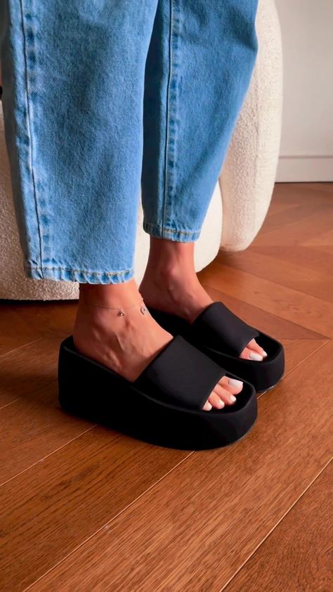 Soft Sandals, Sandals Outfit, Disneyland Trip, Summer Slippers, Sponge Cake, Popular Videos, Summer 2023, This Summer, Slippers