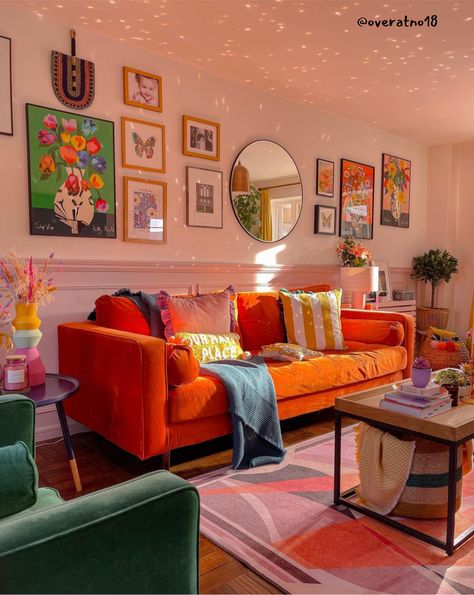 Groovy Aesthetic Living Room, Maximalistic Living Room, Boho Living Room Colourful, Small Apartment Living Room Colorful, Living Room Decor Ideas Colorful, 70s Inspired Living Room Modern, Living Rooms With Red Couches, Dopamine Living Room Decor, Colorful Fun Living Room