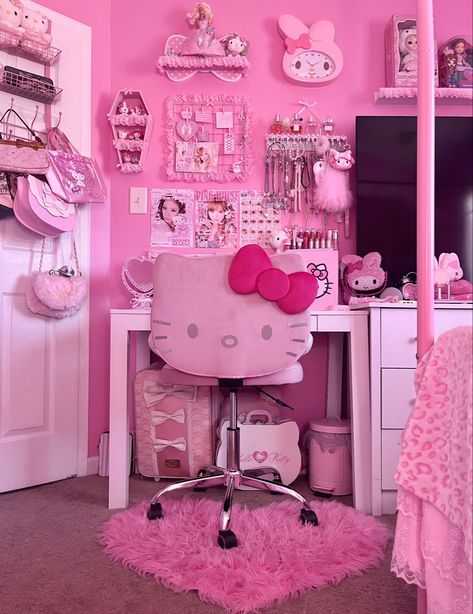 Pink Hello Kitty Room, Mcbling Room, Aesthetic Cinnamoroll, Sanrio Room, Sanrio Shop, Kitty Room, Hello Kitty Room Decor, Hello Kitty Bedroom, Murs Roses