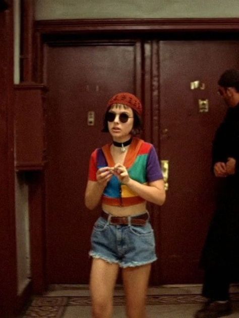 Dark Academia Aesthetic Outfit Summer, Academia Aesthetic Outfit Summer, Natalie Portman Leon, Leon Matilda, Mathilda Lando, The Professional Movie, Dark Academia Aesthetic Outfit, Leon The Professional, Creative Halloween Costumes