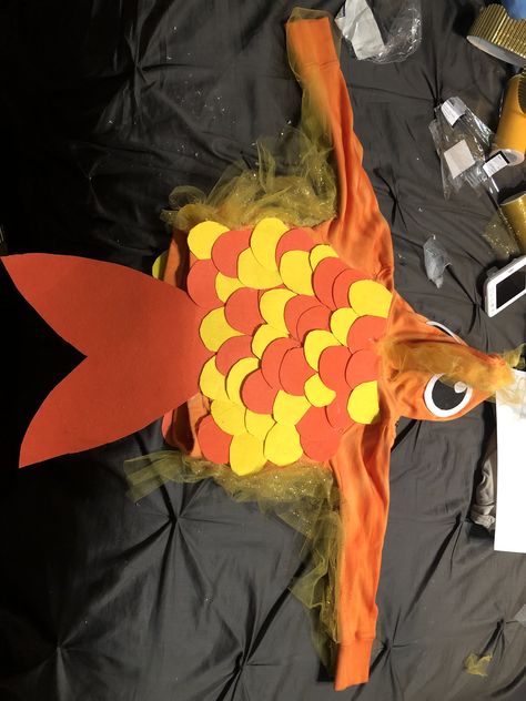 #diy #goldfish #goldfishcostume Funny Goldfish, Goldfish Costume, Goldfish, Halloween, Funny, Quick Saves, Design