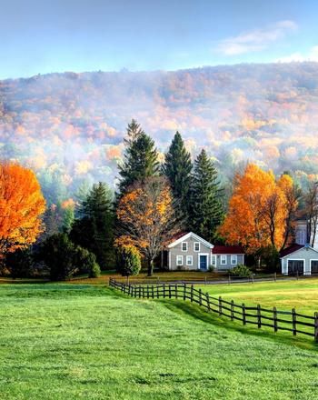 KAYAK's Top Road Trip Weekend Destinations The Berkshires Massachusetts, Landscape Ideas Garden, Fall Massachusetts, Berkshires Massachusetts, Cheap Weekend Getaways, Summer Weekend Getaway, Cozy Recipes, Best Romantic Getaways, Fall Lovers