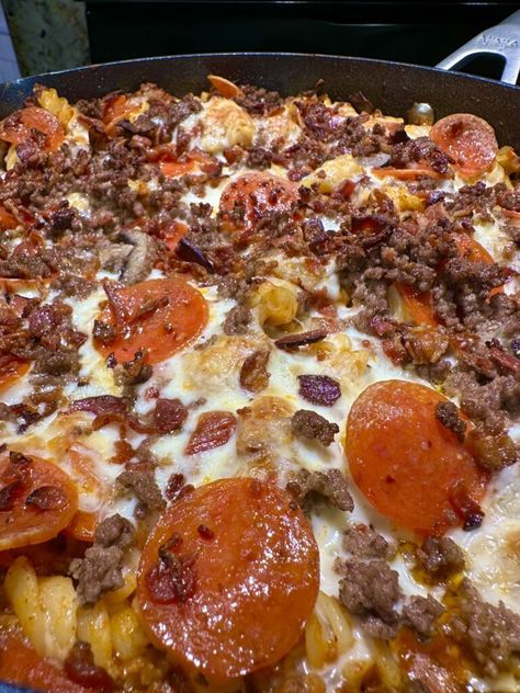 Hamburger Sausage Pepperoni Pie, Supreme Pizza Pasta Bake, Pasta With Pizza Sauce, Pizzaghetti Recipe, Meals On A Budget Family, Tortellini Pizza, Spaghetti Pizza Bake, Summer Time Recipes, Pizza Tortellini