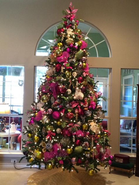 Hot pink, green apple and zebra print, make for a stunning tree. Diy Christmas Decorations Outdoor, Christmas Tree Ideas Red, Christmas Tree Target, Christmas Tree Ideas 2023, Viva Magenta Color, Glam Christmas Tree, Christmas Tree Decoration Ideas, Tree Decoration Ideas, Smelling Good