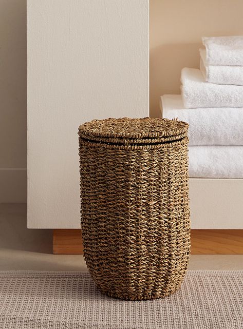 Simons Maison exclusive- Add a rustic and warm touch to your space with this natural fibre curved accessory- For the bathroom, office, bedroom...- Braided water hyacinth over a rigid frame- Movable cover that lifts at the top- 8.75" (22 cm) in diameter x 13" (33 cm) tall Beauty Products Gifts, Water Hyacinth, Natural Fibre, Bathroom Office, Shower Curtain Hooks, Waste Basket, Laundry Room Decor, Rug Art, Office Bedroom