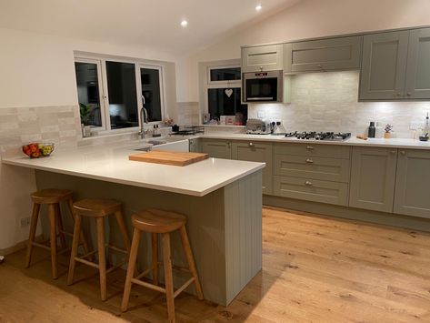 Sage Green Kitchen Diner, Sage Green Small Kitchen, Howdens Sage Green Kitchen, Howdens Sage Green, Kitchen Interior Sage Green, Sage Green And White Kitchen, Howdens Shaker Kitchen, Cottage Colours, Kitchen With Peninsula