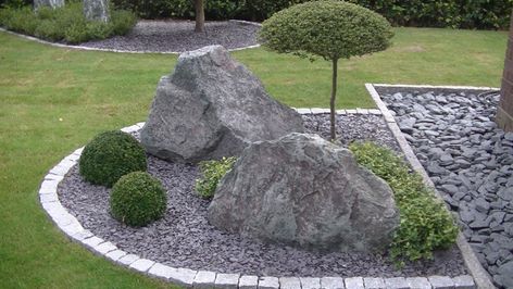 PIC_0971 Garden With Big Rocks, Big Rocks In Garden, Big Stones In Garden, Big Rock Landscaping Ideas, Japanese Garden Design Modern, Modern Japanese Garden, Front Landscape, Japanese Rock Garden, Beds Diy