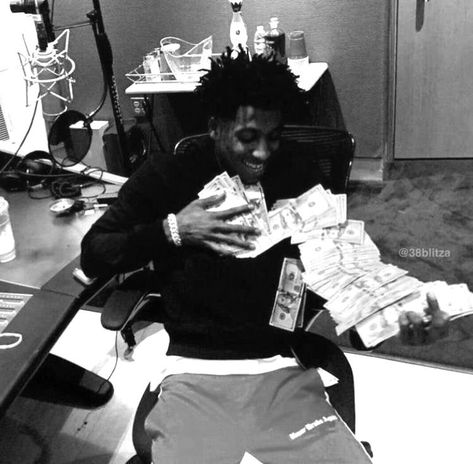 Pfp Instagram Funny, Nba Youngboy Outfits, Youngboy Outfits, Celebrity Selfies, Nba Baby, Iconic Outfits, Rapper Style, 2013 Swag Era, Nba Outfit