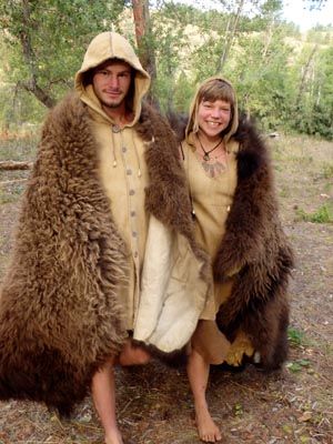 Braintan Buckskin Clothing Fashion Gallery Buckskin Clothing, Primitive Clothing, Mountain Man Clothing, Buckskin Dress, Pioneer Clothing, Meat Dress, Aged Clothing, Horseback Riding Outfits, Mountain Men