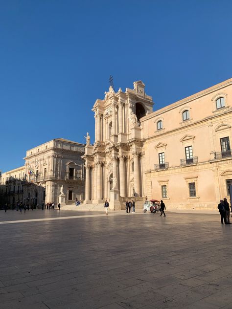 Ortigia primavera duomo sole sicilia House Styles, Building, Travel