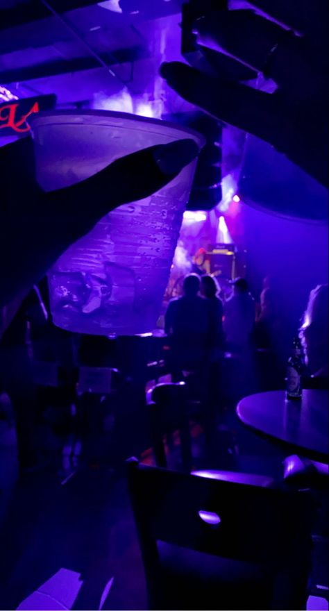 Party Night Club Aesthetic, Night Club Aesthetic, Party Night Club, Instagram Party, Snap Friends, Alcohol Aesthetic, Clubbing Aesthetic, Chill Photos, Night Vibes