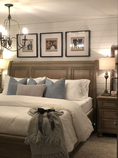 Farmhouse Bedroom Decor Ideas, Rustic Bedroom Decor, Farmhouse Master, Farmhouse Bedroom Decor, Cool Ideas, Remodel Bedroom, Master Bedrooms Decor, Rustic Bedroom, Joanna Gaines