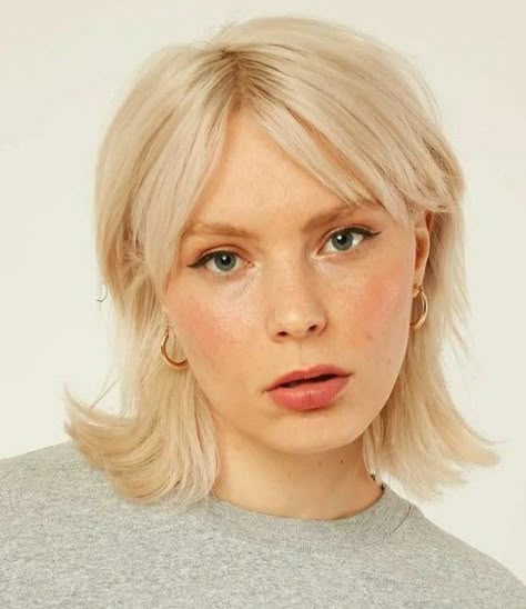 Blonde Short Layered Hair, Soft Mullet Wolf Cut, Short Hair Flipped Out Ends, 70s Haircut Short, Wolf Cut Fine Hair, Soft Mullet, Layer Hair, Hair Instagram, Ideas For Decorating