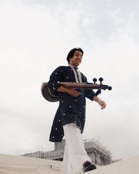 You have seen the last reel, a beautiful tribute to all my Gujrati family, “Rang Morla” a traditional folk sung during the monsoon season ❤️ Now see some of the pictures from the same day, acrophobic me taking every step cautiously 🙈 📸 - @crazytosh.co [Mehtab Ali Niazi , Mehtabsitar , Indian Classical Music , Gujrati Folk , Traditional Music , Aditya Gadhvi] Indian Classical Music, Traditional Music, Classical Music, Singing, Music