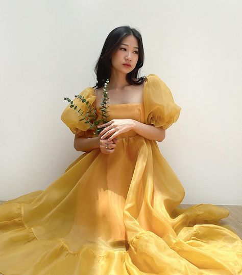 Spring Puff Sleeve Organza Dresses, Festive Yellow Organza Dress, Yellow Organza Dress With Sheer Dupatta, Yellow Organza Bollywood Traditional Wear, Organza Frocks For Women, Yellow Sleeveless Organza Dress, Flowy Dress Aesthetic, Pastel Yellow Bridesmaid Dresses, Organza Frocks