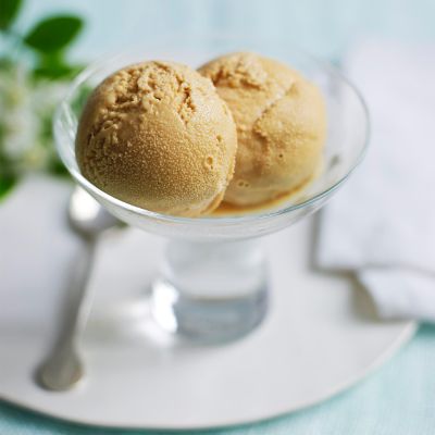 Chai Ice Cream, Caramel Ice Cream Recipe, Salted Caramel Gelato, Coconut Ice Cream Recipes, Salted Caramel Ice Cream, Gelato Recipe, Ice Cream Containers, Coconut Ice, Coconut Ice Cream