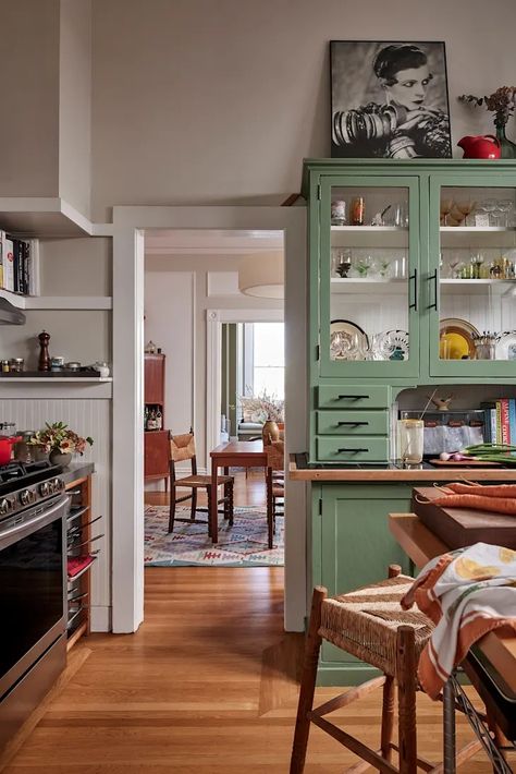 Here's Everything You Need to Know About an Unfitted Kitchen | Apartment Therapy Unfitted Cottage Kitchen, Unfitted Kitchen Ideas, Kitchen 80s, Unfitted Kitchens, 1930 Kitchen, Antique Kitchen Island, Kitchen Prep Table, Unfitted Kitchen, Green Shelves