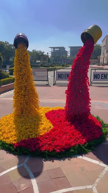 Royalpawan Pandar on Instagram: "Mehndi ceremony" Wedding Ganpati Decoration, Events Design Ideas, Natural Flower Decoration, Mehndi Backdrop, Bright Wedding Decorations, Event Wall, Mehndi Decoration, Hindu Wedding Decorations, Haldi Ceremony Decorations