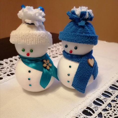 Sock Snowman Craft, Christmas Stairs Decorations, Diy Christmas Star, Diy Snowman Decorations, Diy Snowman Ornaments, Flip Flop Craft, Snowman Crafts Diy, Sock Crafts, Diy Snowman