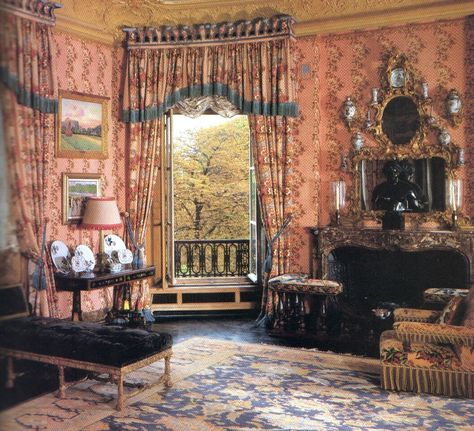 Geoffrey Bennison English Interior, Mixed Patterns, English Country Decor, English Decor, English Country Style, Classic Living Room, French Cottage, English Country House, English Style