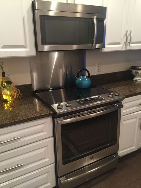 Stainless Steel behind slide in range. This is clean best solution for me. Behind Stove Backsplash, 2nd Kitchen, Metal Backsplash, Stainless Steel Backsplash, Stove Backsplash, Kitchen 2020, Slide In Range, Steel Backsplash, Metallic Backsplash