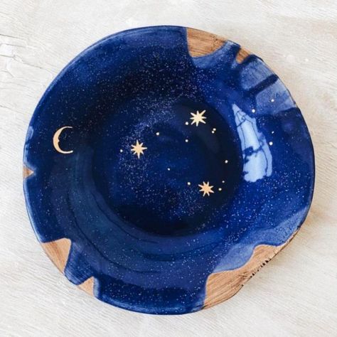 Pottery Painting Celestial, Pottery Painting Unique, Space Pottery Painting, Color Me Mine Ideas Aesthetic, Color Me Mine Ideas Inspiration Easy, Painted Earth Pottery Ideas, Pottery Painting Sea, Pottery Painting Inspo Bowl, Bowl Designs Painted