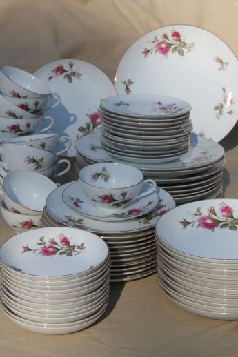 vintage Japan moss rose china, pink roses porcelain dinnerware set for 12 Vintage Dinnerware Set, Dinnerware Sets For 12, Wedgwood China, Kitchen Cupboard Designs, Collectible China, Moss Rose, Antique Dishes, China Dishes, Vintage Dinnerware