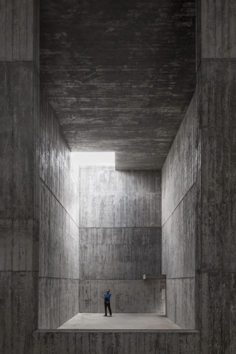 Álvaro Siza and Carlos Castanheira Architects place concrete art pavilion atop hill in South Korea Dna Architecture, Alvaro Siza, Concrete Buildings, Brutalism Architecture, Tea Houses, Concrete Architecture, Concrete Forms, Concrete Structure, Concrete Art