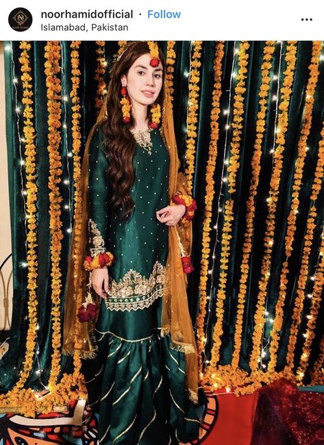 Long Dresses Pakistani, Long Pakistani Dresses, Mehndi Dresses Designs, Party Wear Dress Design, Pakistani Long Dresses, Mehendi Bride, Mehandi Dress, Pakistani Mehndi Dress, Mayon Dresses