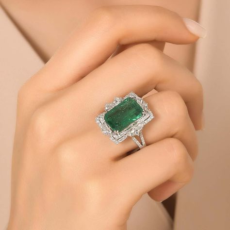 Emerald Green Diamond Ring, Cocktail Diamond Ring Designs, Emerald Jewelry Ring, Cocktail Diamond Ring, Emerald Green Ring, Jewelry Goals, Diamond Ring Designs, Emerald Ring Design, Emerald Cocktail Ring