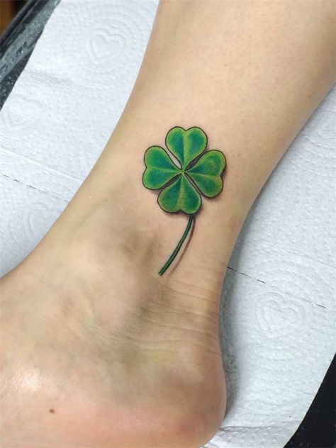 30 four leaf clover tattoo ideas for women, There are green, blue or black line clover tattoos and more. These four leaf clover tattoos will bring you lucky. #clovertattoo #smalltattoos #tattoosforwomen Cocktail Shaker Tattoo, Clover Tattoo Ideas, Four Leaf Clover Tattoos, Gengar Tattoo, Iris Flower Tattoo, Leaf Clover Tattoo, Barcode Tattoo, Pikachu Tattoo, Four Leaf Clover Tattoo